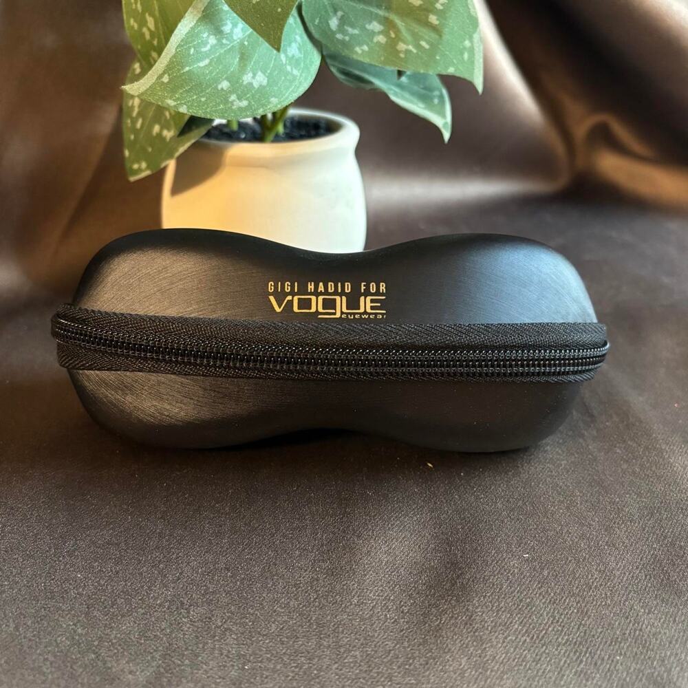 Gigi Hadid for Vogue sunglasses new in case full inclusion - Picture 2 of 7